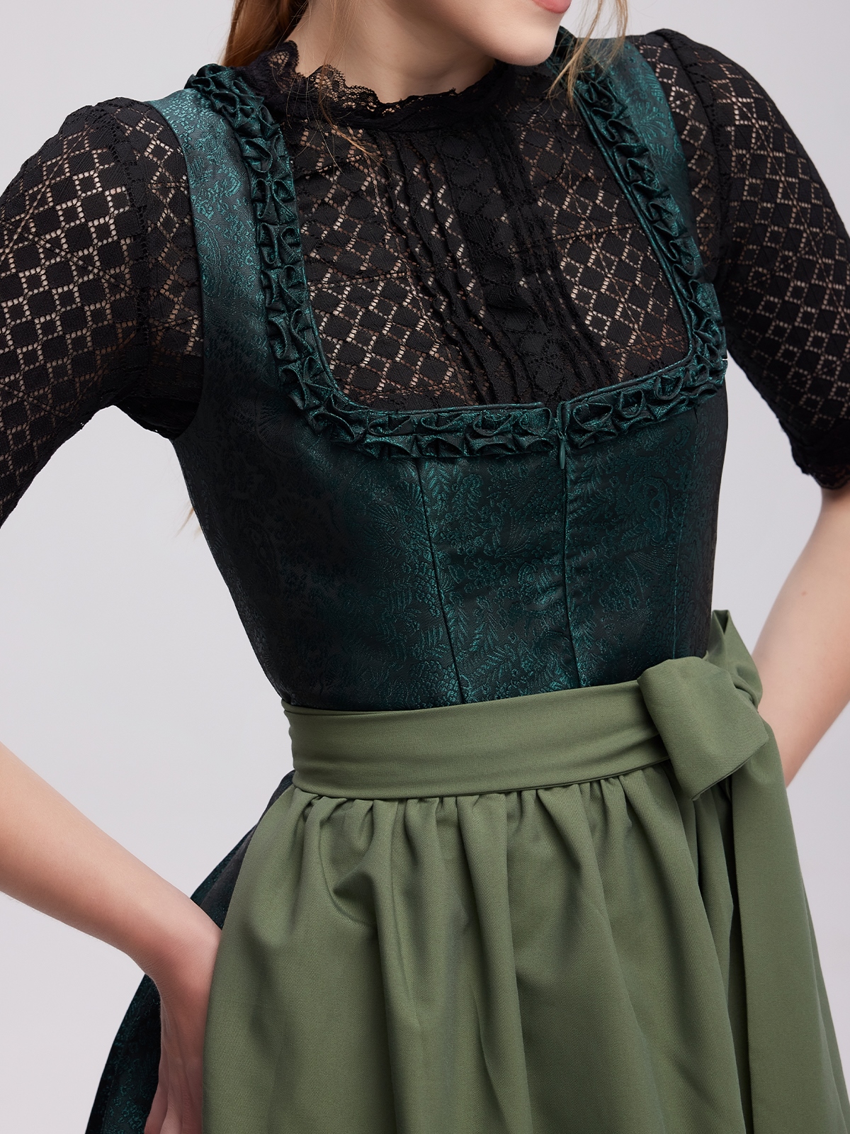 Olivgrünes Dirndl mit natürlichem Charme